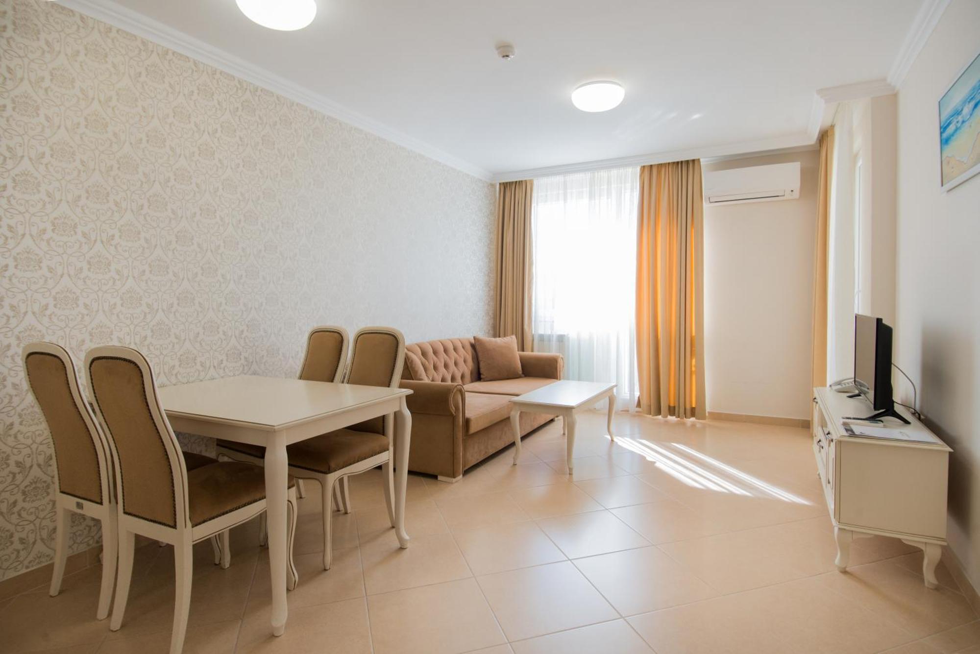 Rena Aparthotel 4*