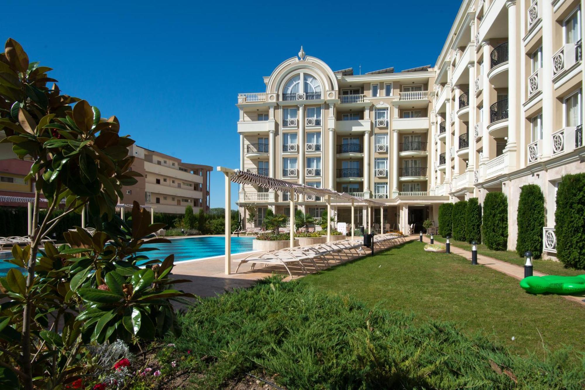 Rena Aparthotel 4*