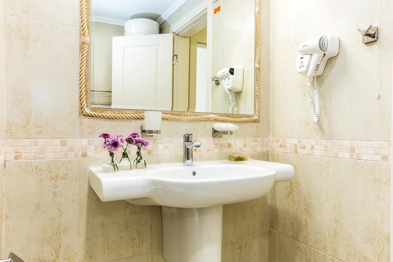 Rena Aparthotel 4*